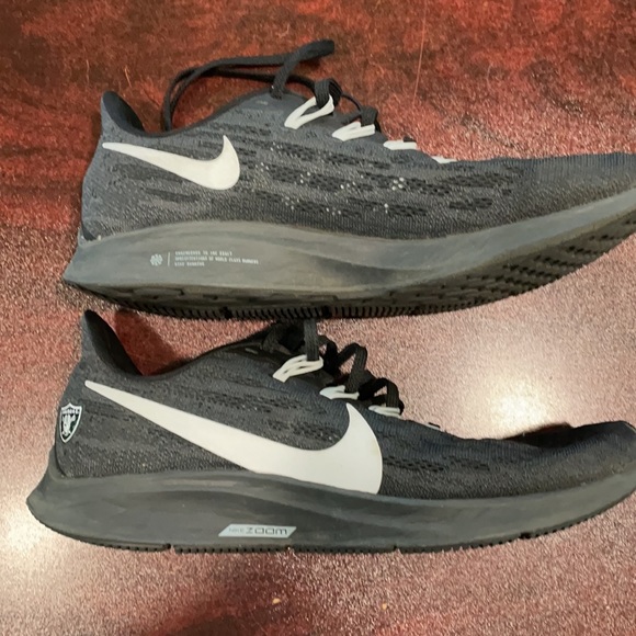 Size 8 Oakland Raiders black Nike tennis shoes Pegasus 36 - Picture 8 of 9